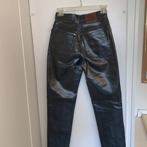 Lee Riveted jeans size 5/ feel like jeans were dipped in latex